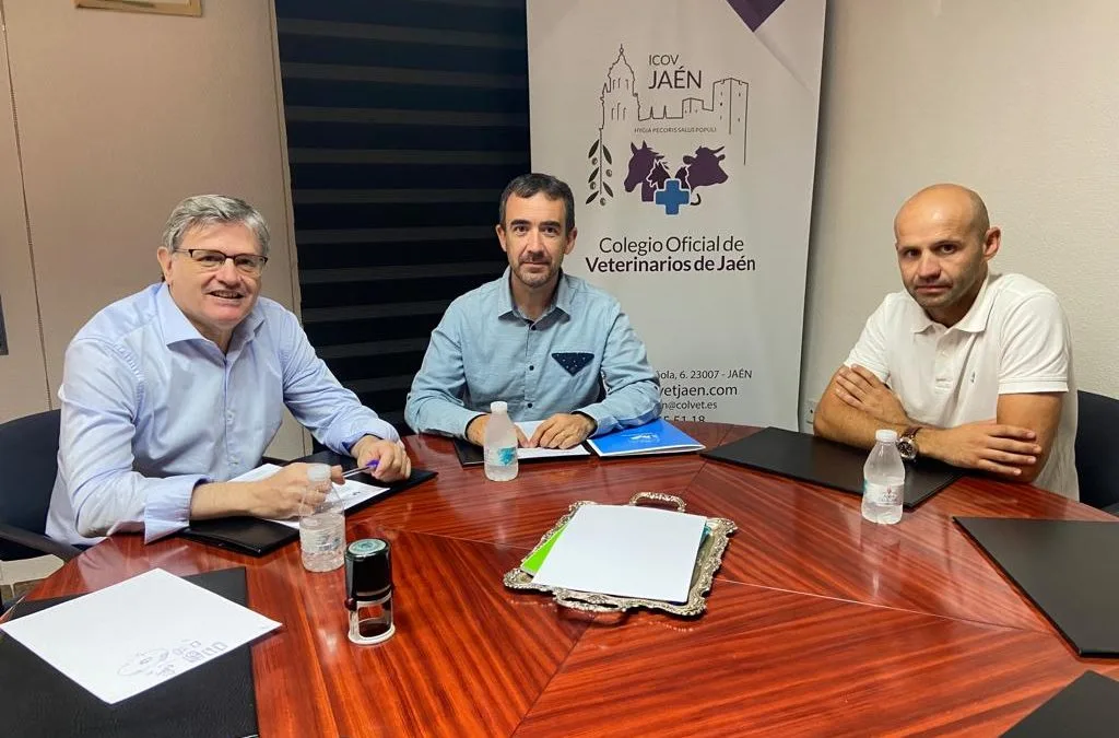 Villarrodrigo, Frailes y Cambil, firman el convenio con el Registro Andaluz de Identificación Animal.