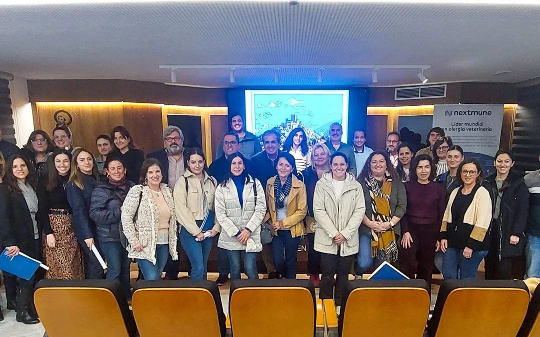 Presentación en primicia de la nueva vacuna inmunoterapia subcutánea para perros alérgicos “Vet-Manax” en unas jornadas en el ICOV Jaén